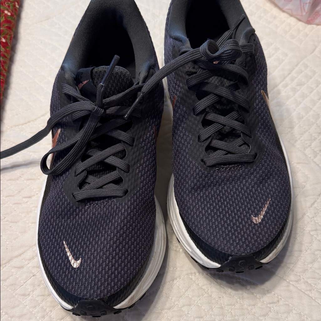 Nike Women’s Black Running Shoes With Rose Gold Swoosh